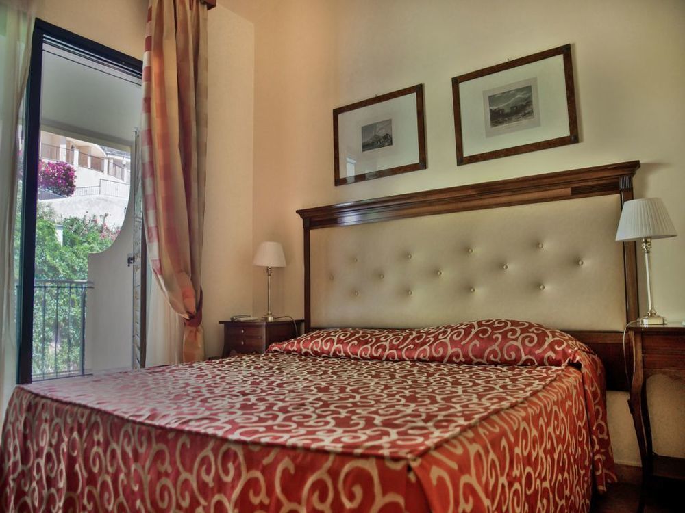 Capo Dei Greci Taormina Coast & Hotel SantʼAlessio Siculo